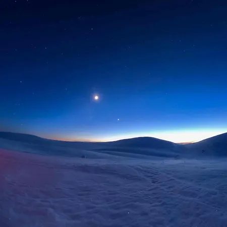 Igloo 1 In Northern Lights By Dg Lomailu 埃农泰基厄
